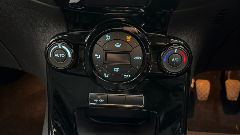 Ford Fiesta 1.0 EcoBoost Titanium 5dr Petrol Hatchback